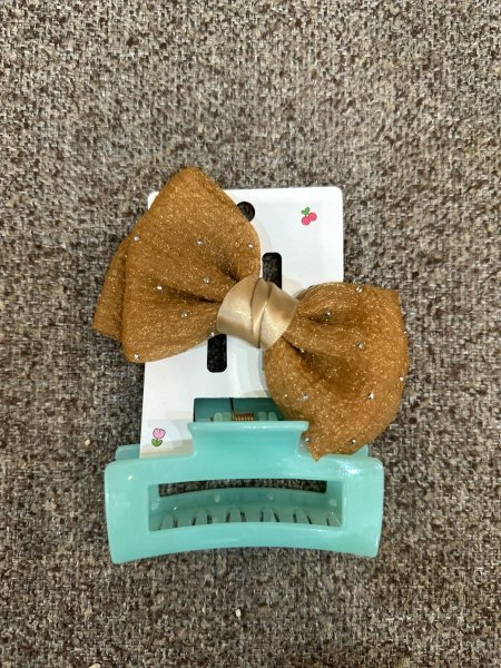 دبوس ببيوني مع ملقط للشعر